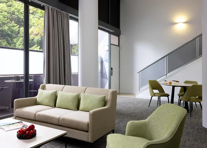 Meriton Suites Waterloo