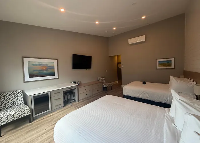 Colonial & Suites