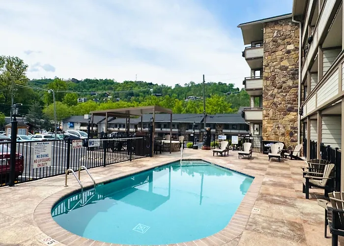 Howard Johnson By Wyndham Downtown