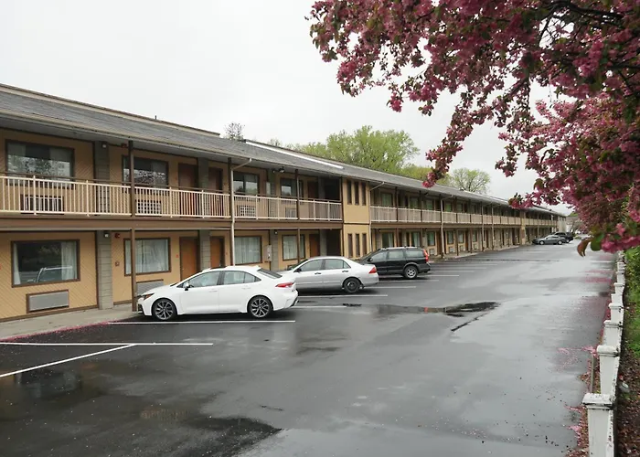 Econo Lodge Inn & Suites Colonie Center Mall