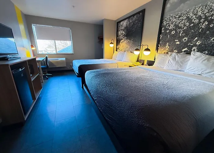 Super 8 By Wyndham Windsor