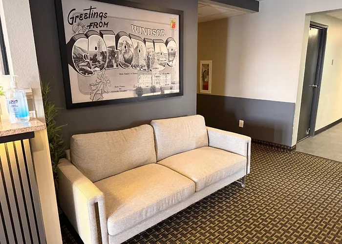 Super 8 By Wyndham Windsor