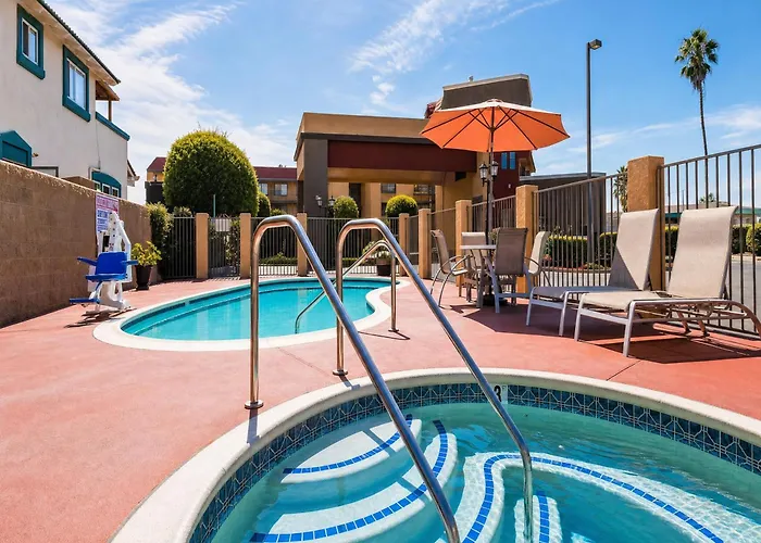 Rancho San Diego Inn & Suites