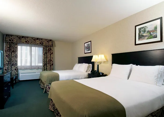 Holiday Inn Express & Suites Minneapolis-Downtown Convention Center By Ihg