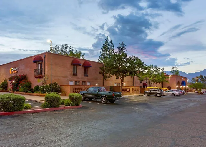 Comfort Suites Near Sabino Canyon