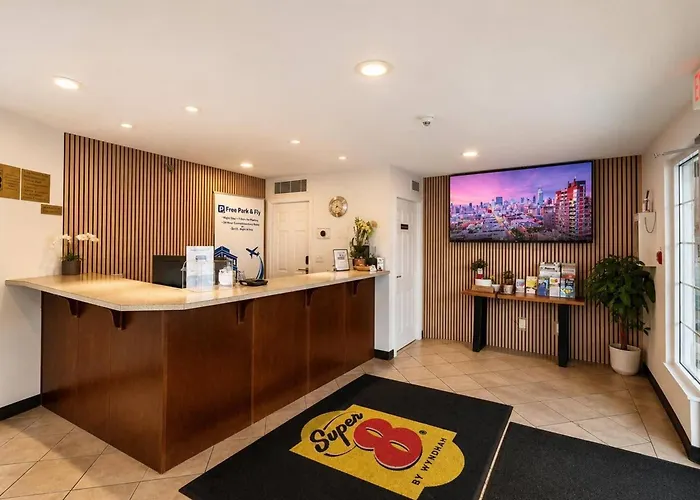 Super 8 By Wyndham Lake Country/Winfield Area