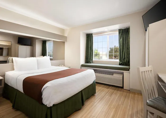 Microtel Inn & Suites