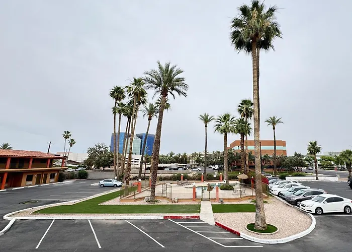 Howard Johnson By Wyndham Phoenix Airport/Downtown Area