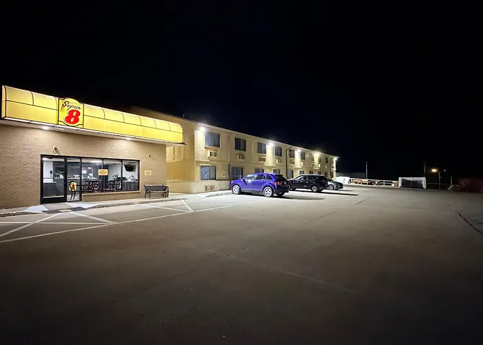 Super 8 By Wyndham Macomb