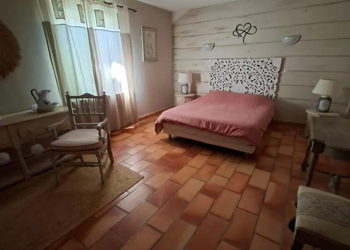 Bed and Breakfast La Bastide Des Oliviers à Châteaurenard