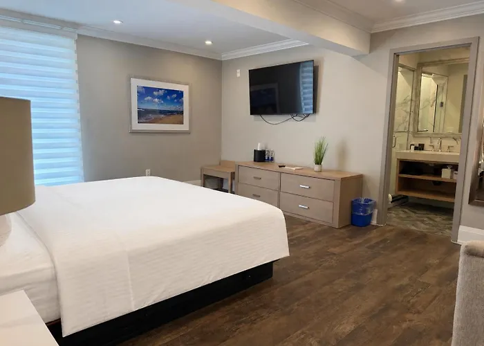 Colonial & Suites
