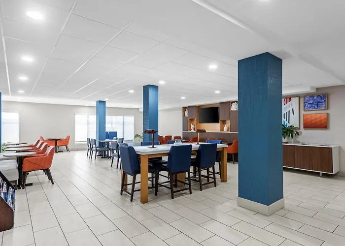 Holiday Inn Express & Suites Midtown By Ihg