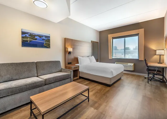 Best Western Plus 1000 Islands & Suites