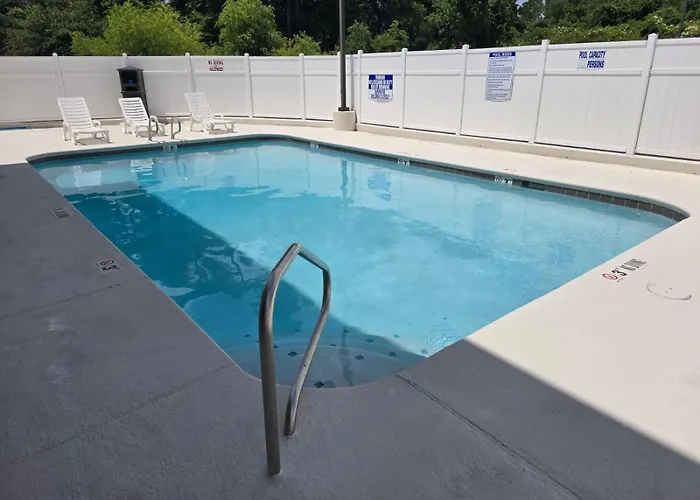 Comfort Inn & Suites Brunswick I-95