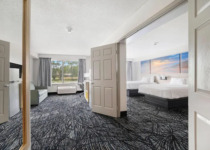 Days Inn & Suites By Wyndham Norton Shores Muskegon
