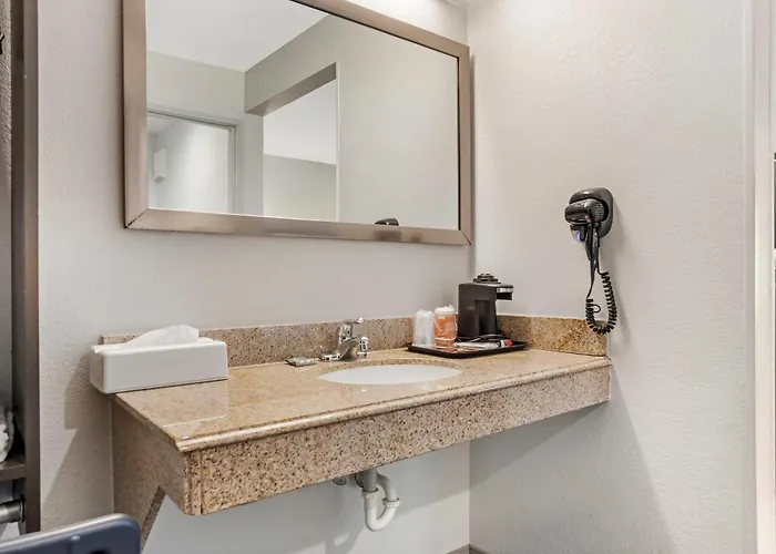 Country Inn & Suites By Radisson, East I-85