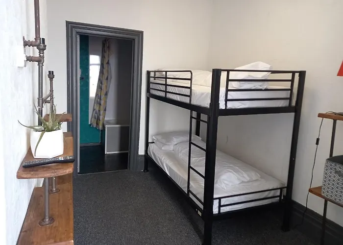 Vinnie'S Family Hotel