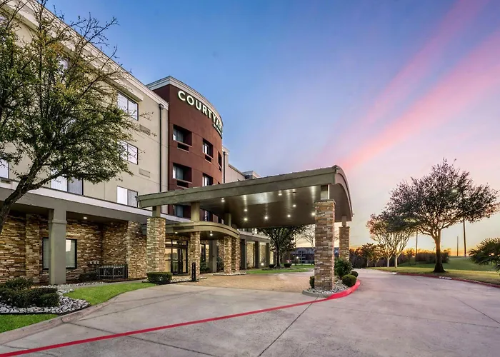 Courtyard West At Cityview