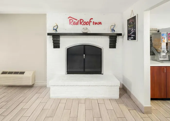 Red Roof Inn & Suites