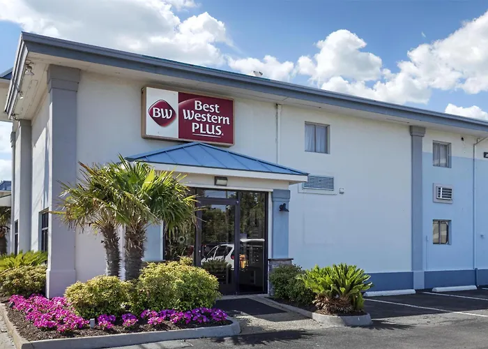 Best Western Plus Holiday Sands Inn & Suites