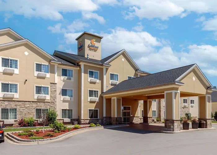 Comfort Suites Johnson Creek Conference Center