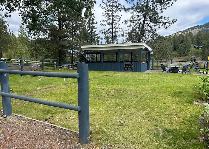 Columbia Point Resort