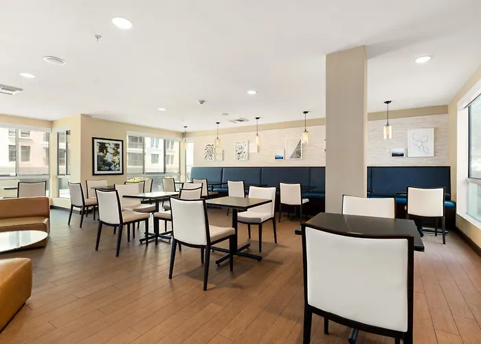 Hampton Inn & Suites Los Angeles - Glendale