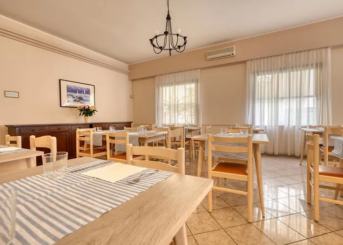 Hotel Laura Beach