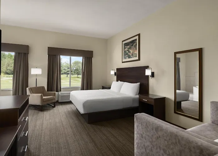 Crown Pointe Lodge; BW Signature Collection