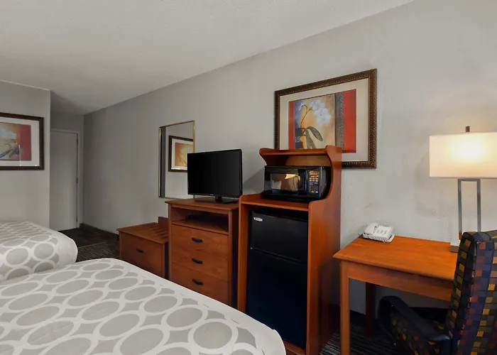 Magnuson Hotel Detroit Airport