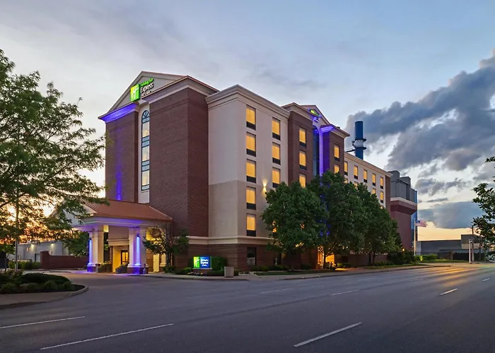Holiday Inn Express & Suites Dtn-Conv Ctr Area By Ihg
