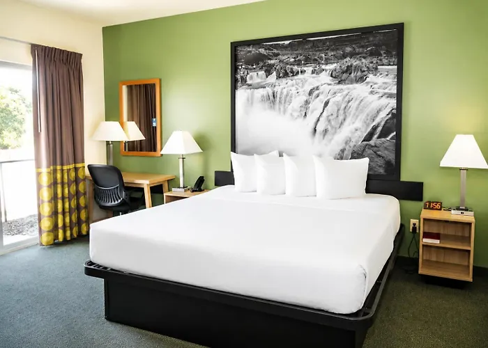 Super 8 By Wyndham