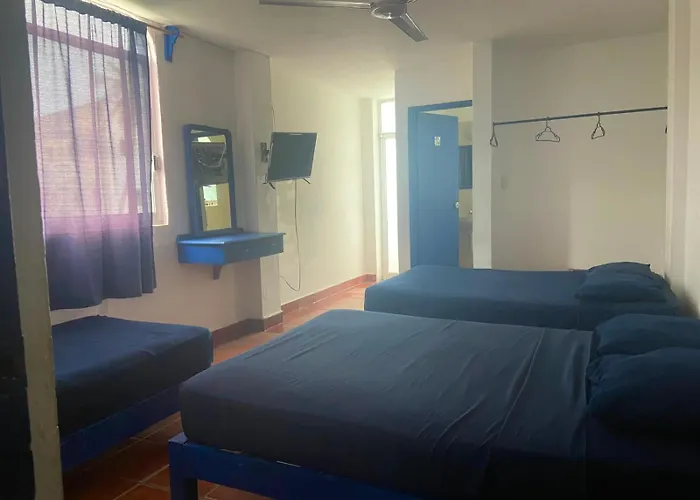Mayflower Hotel & Hostal