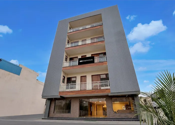 Super Townhouse Hotel Spr Road