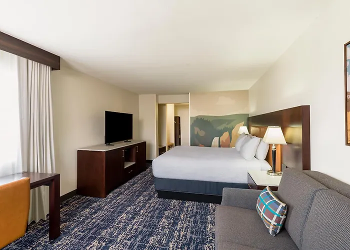 Gray Wolf Inn & Suites