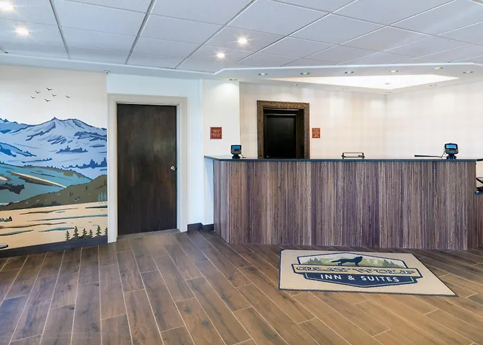 Gray Wolf Inn & Suites