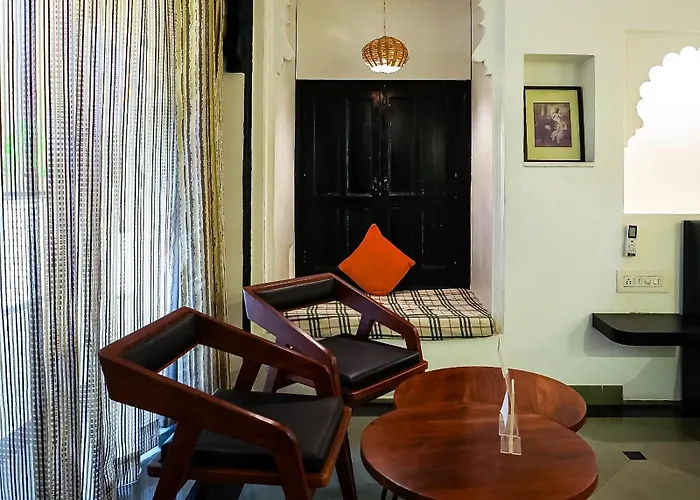 Hotel Udai Niwas By The Lake