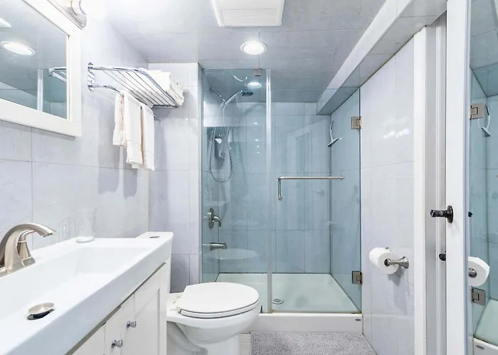 St Clair Hotel - Cozy Basement Suite With Parking