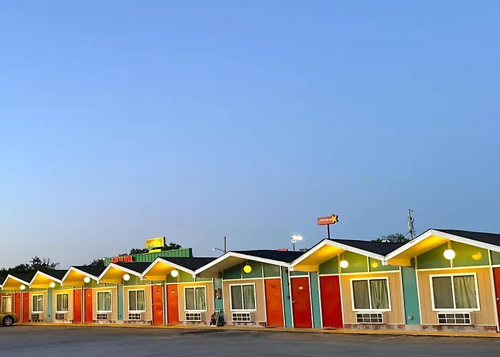 Gray Plaza Motel