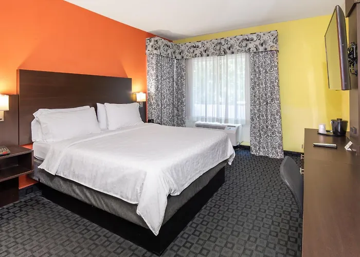 Holiday Inn Garland By Ihg