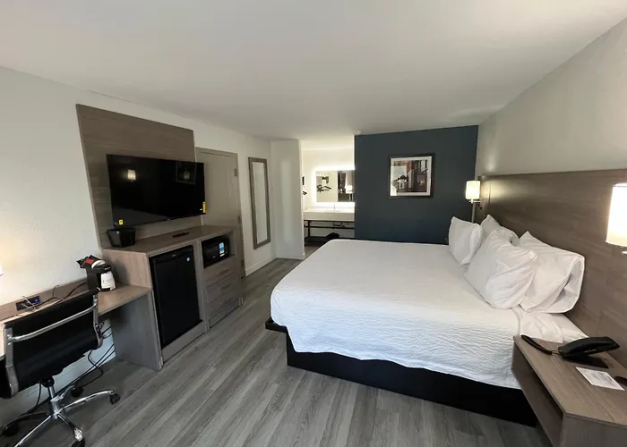 Travelers Inn & Suites