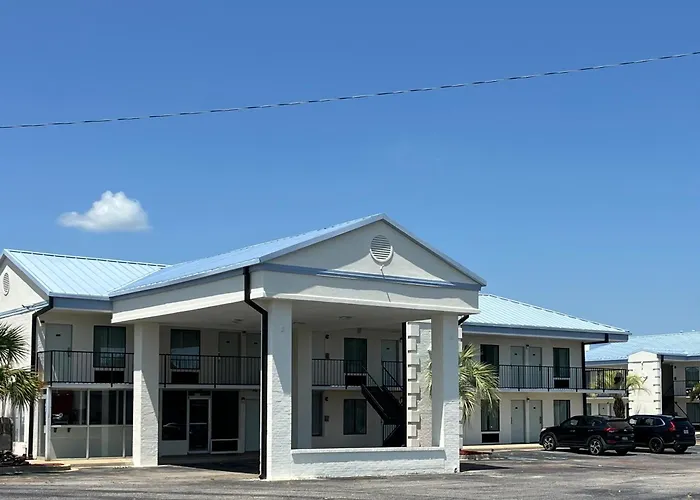 Travelers Inn & Suites