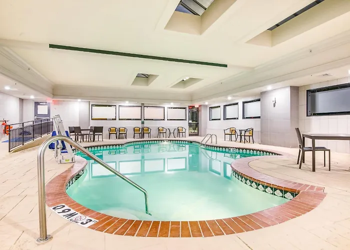 Holiday Inn Express & Suites North By Ihg