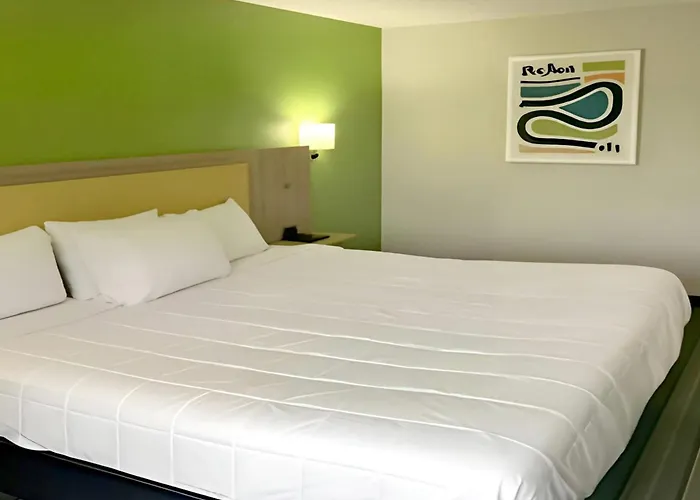 Super 8 By Wyndham Pittsburgh Pa Airport-University Area