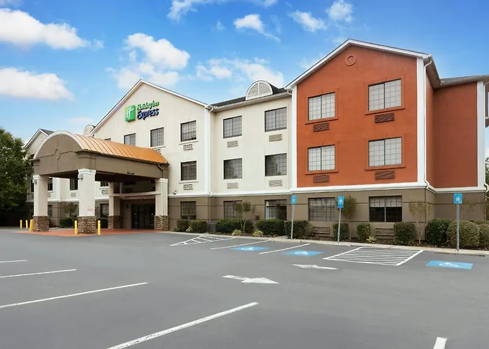 Holiday Inn Express & Suites Acworth - Kennesaw Northwest By Ihg