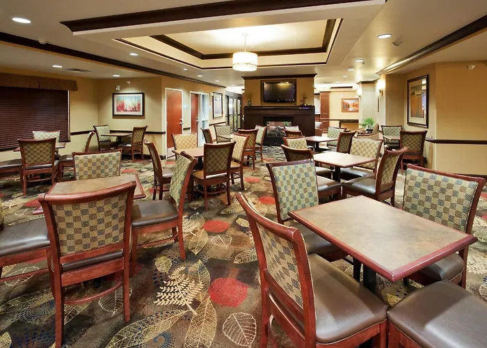 Holiday Inn Express And Suites By Ihg