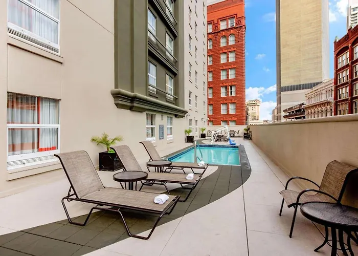 La Quinta Inn & Suites By Wyndham New Orleans Downtown