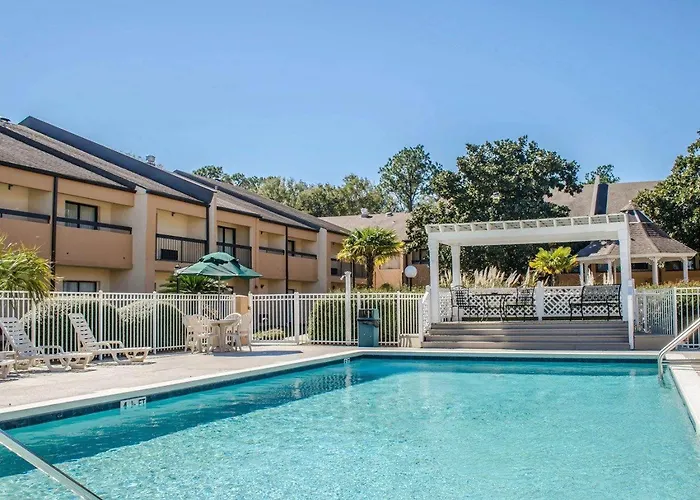 Quality Inn & Suites Pensacola Bayview