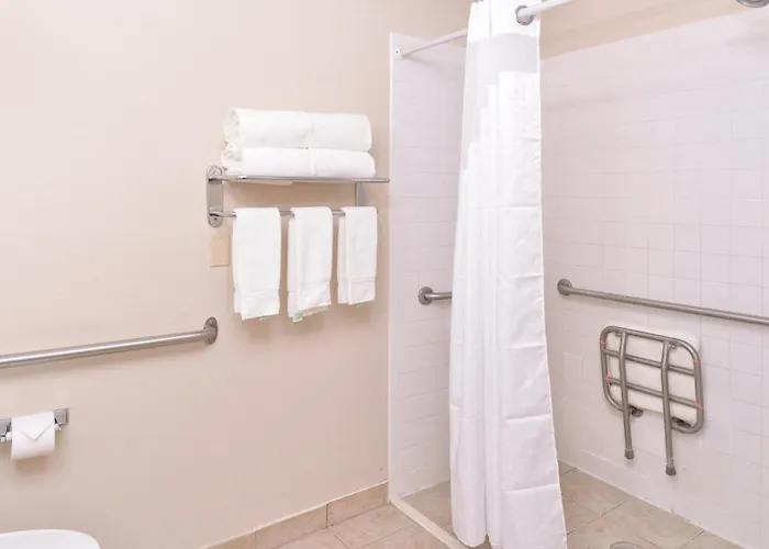 Holiday Inn Express & Suites Madison By Ihg