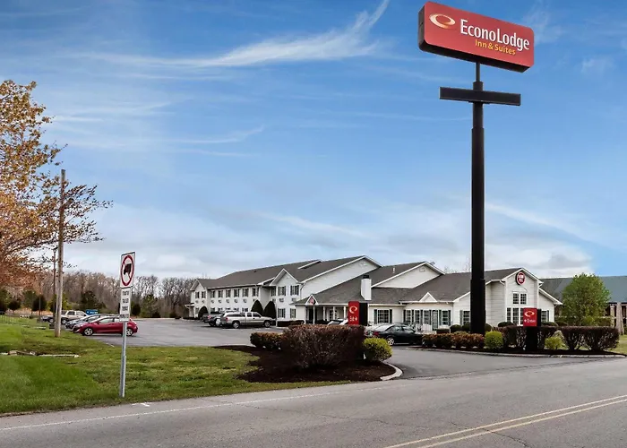 Econo Lodge Inn & Suites